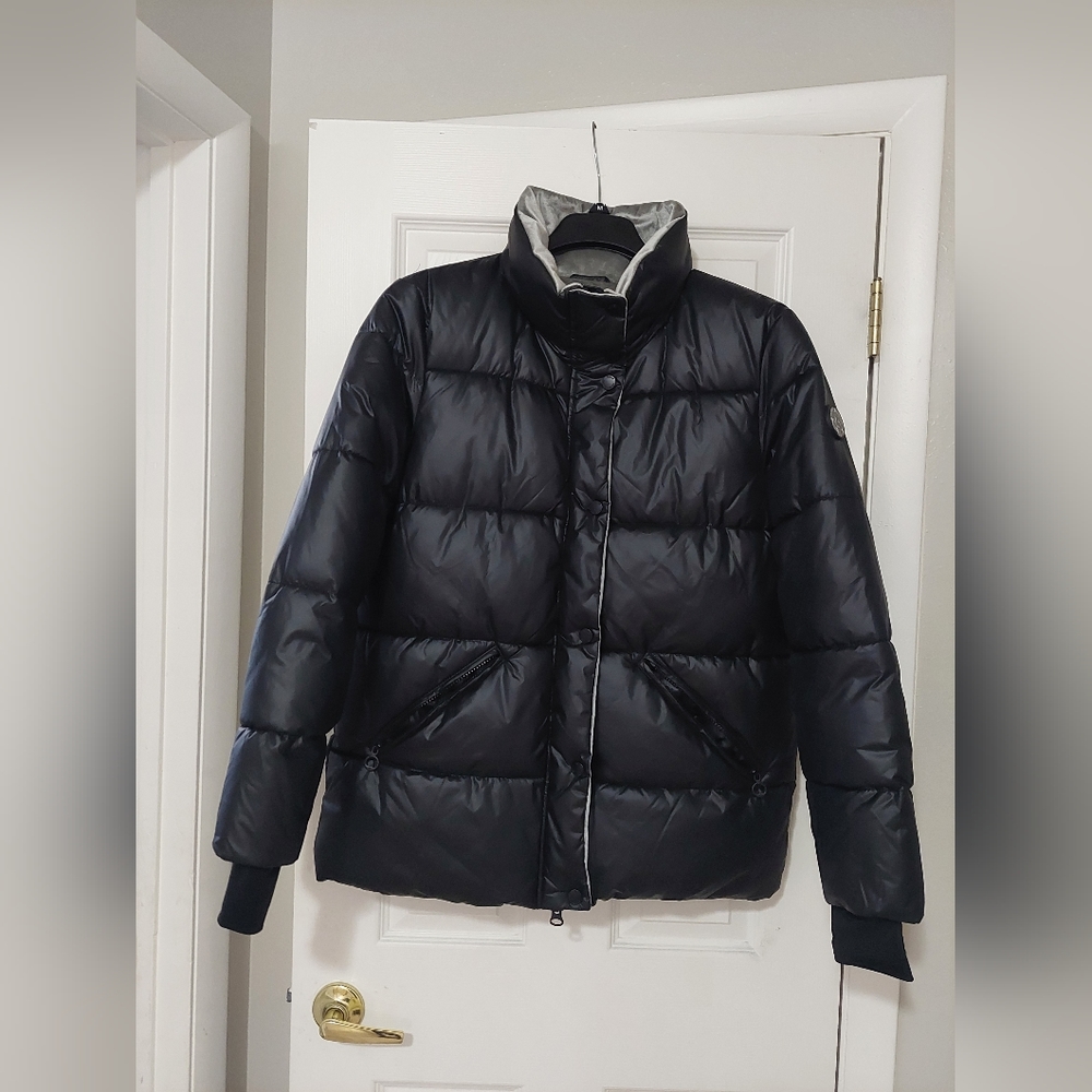 Noize Cardi Vegan Puffer in Black. Size Medium. Worn Twice